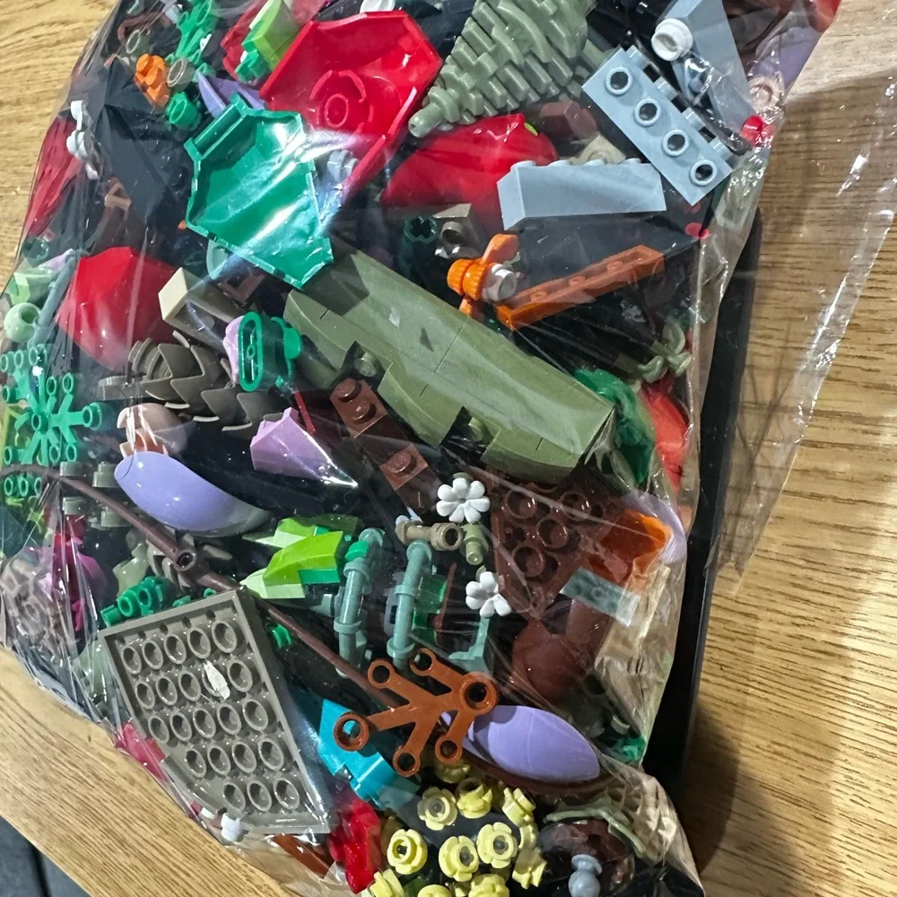 LEGO Bulk Mixed Parts Lot 3 lb 3.7 oz Assorted Bricks Pieces Plants Accessori